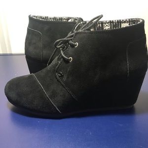 Toms suede wedges